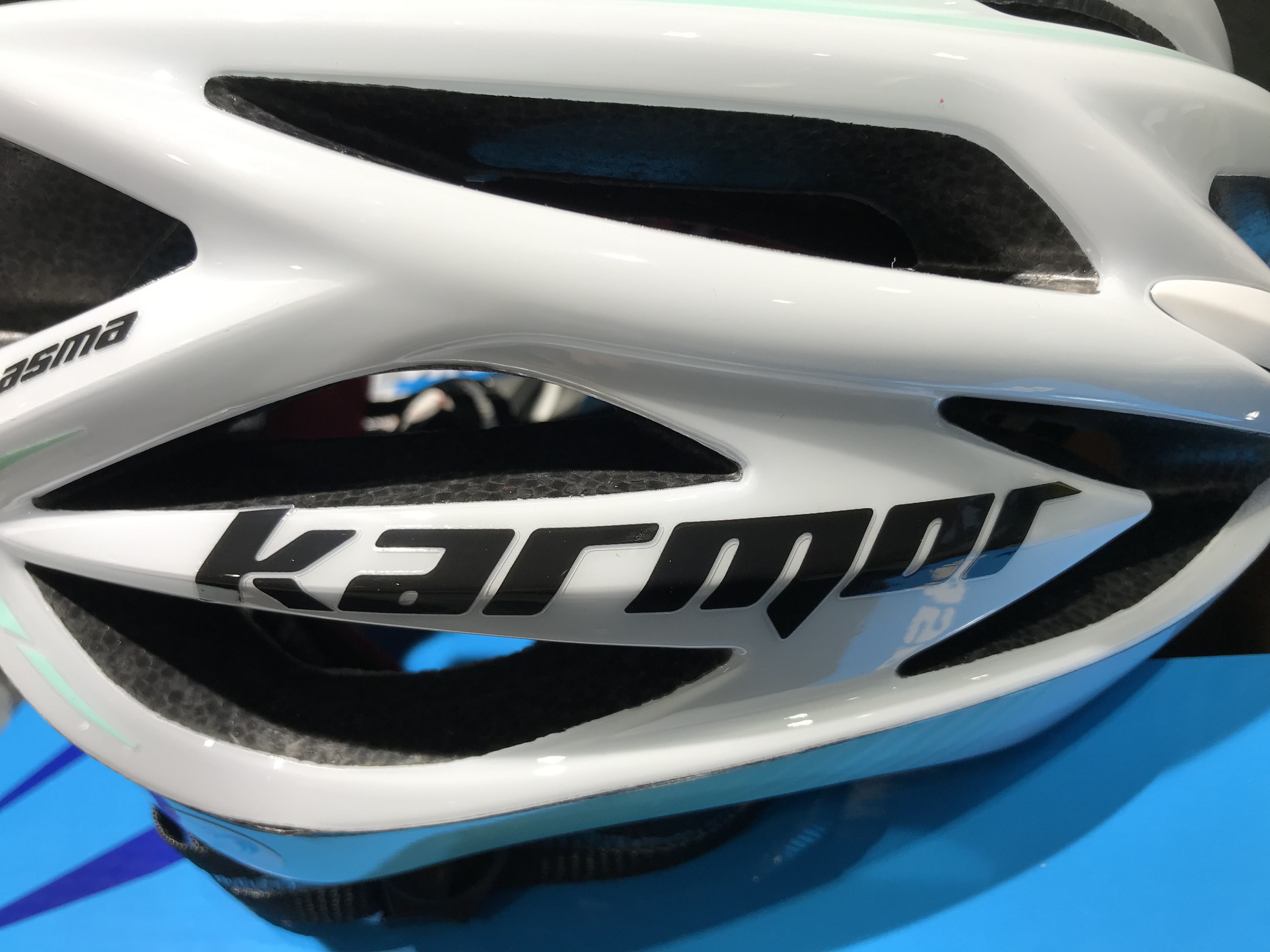 Karmorのヘルメットのご紹介 | BEACH LINE BICYCLE | 熊本のスポーツバイク専門店 |  スペシャライズド・ピナレロ・キューブ・ビアンキ・メリダ | BMX・ロードバイク・クロスバイク・マウンテンバイク・E-BIKE