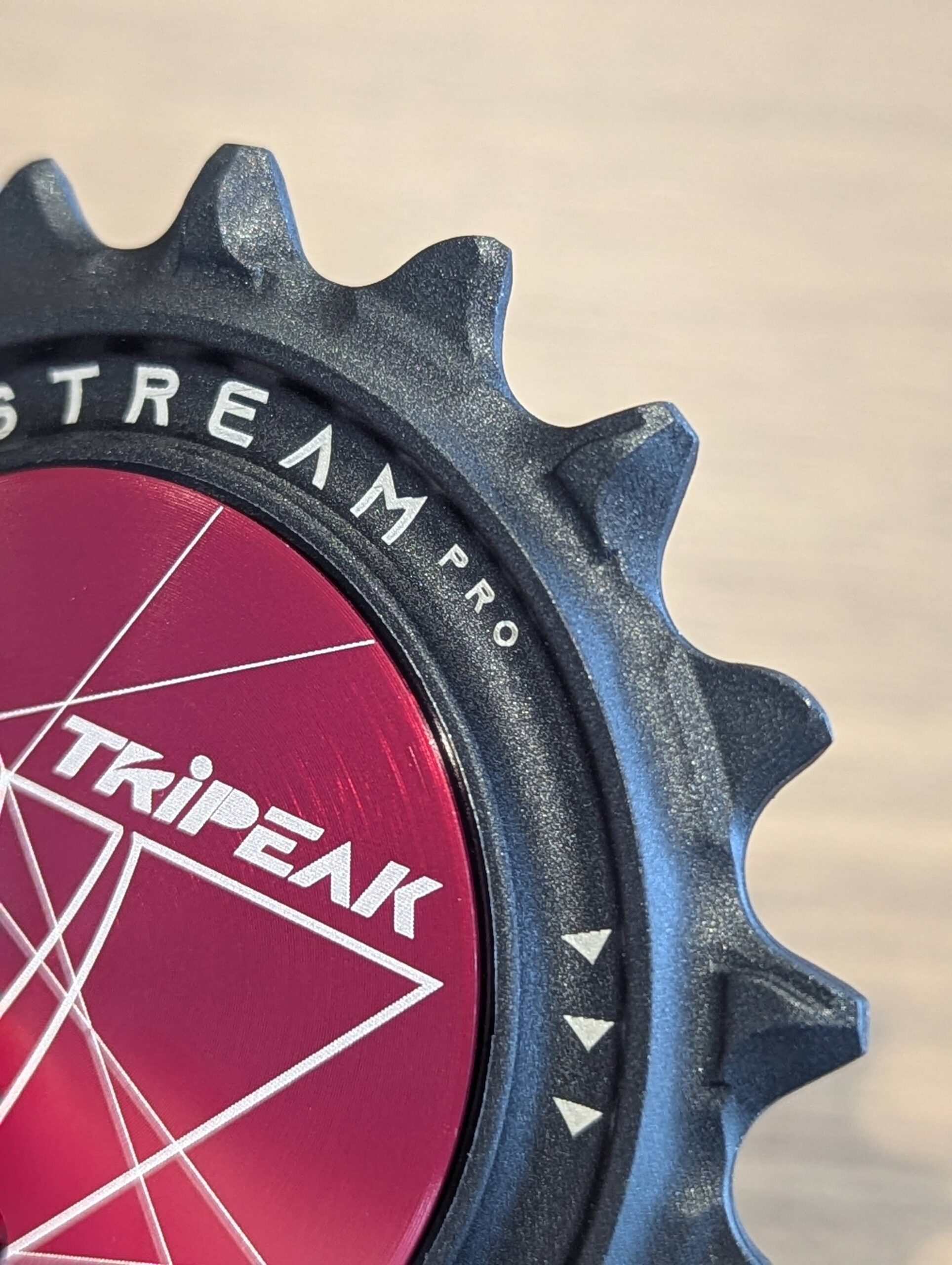 より先端が細かく硬質になった歯先。もちろんナローワイド形状